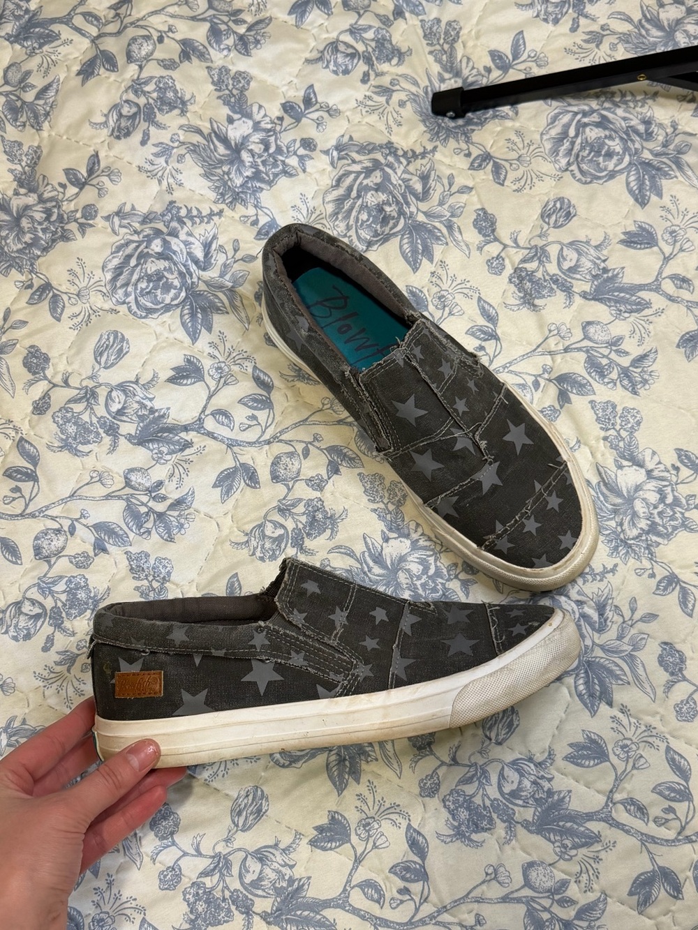 Women’s Slip-On Canvas Sneakers in Charcoal Star Print